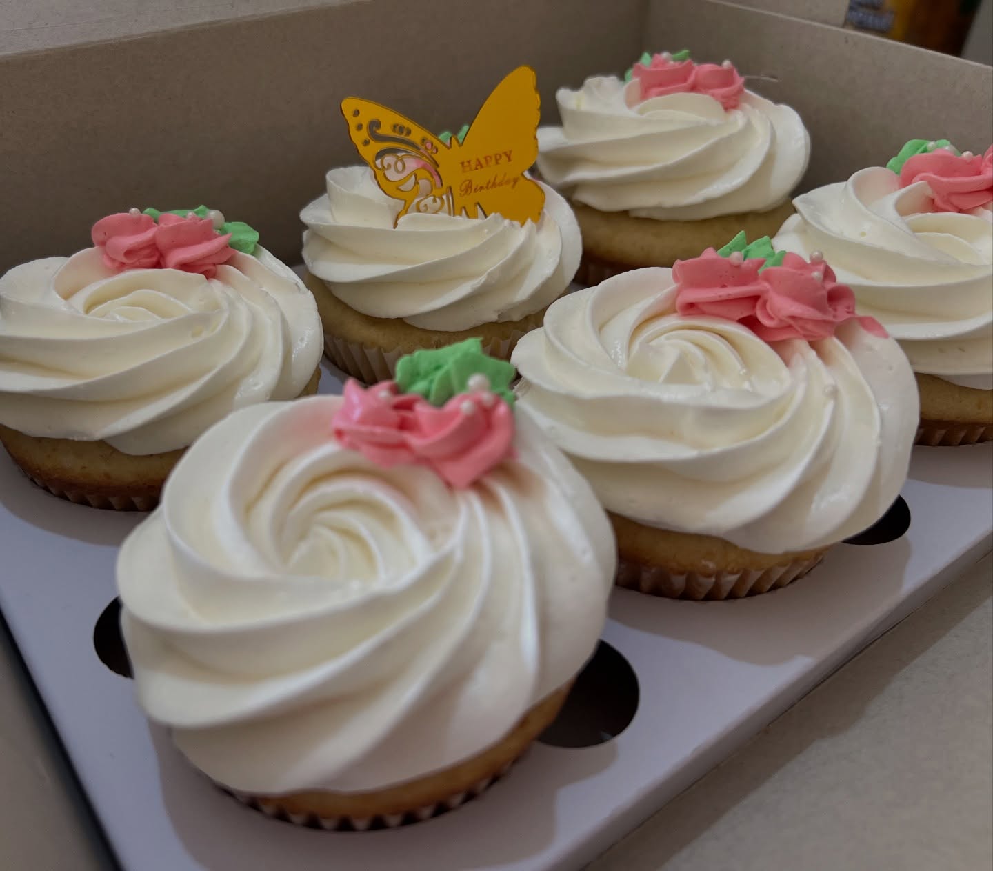 Floral birthday cupcakes by Ryn's Cakes
